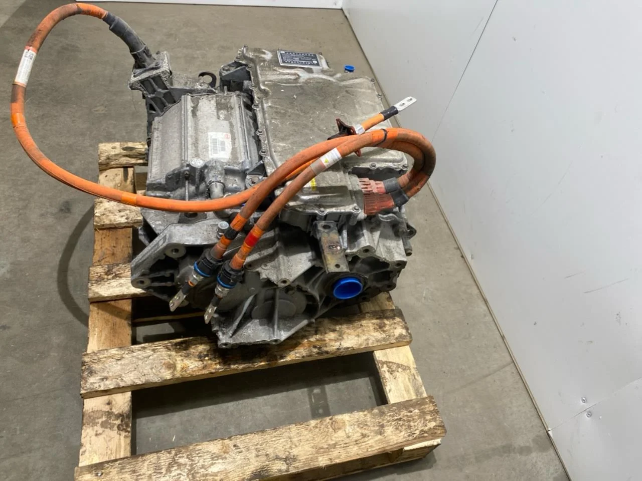 Byd TANG 2021->> Front electric motor view 4