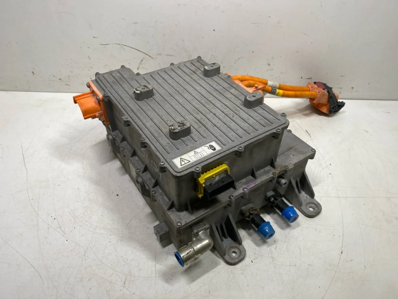 Maxus E-DELIVER3 EV30 2020- Akkumulátortöltő