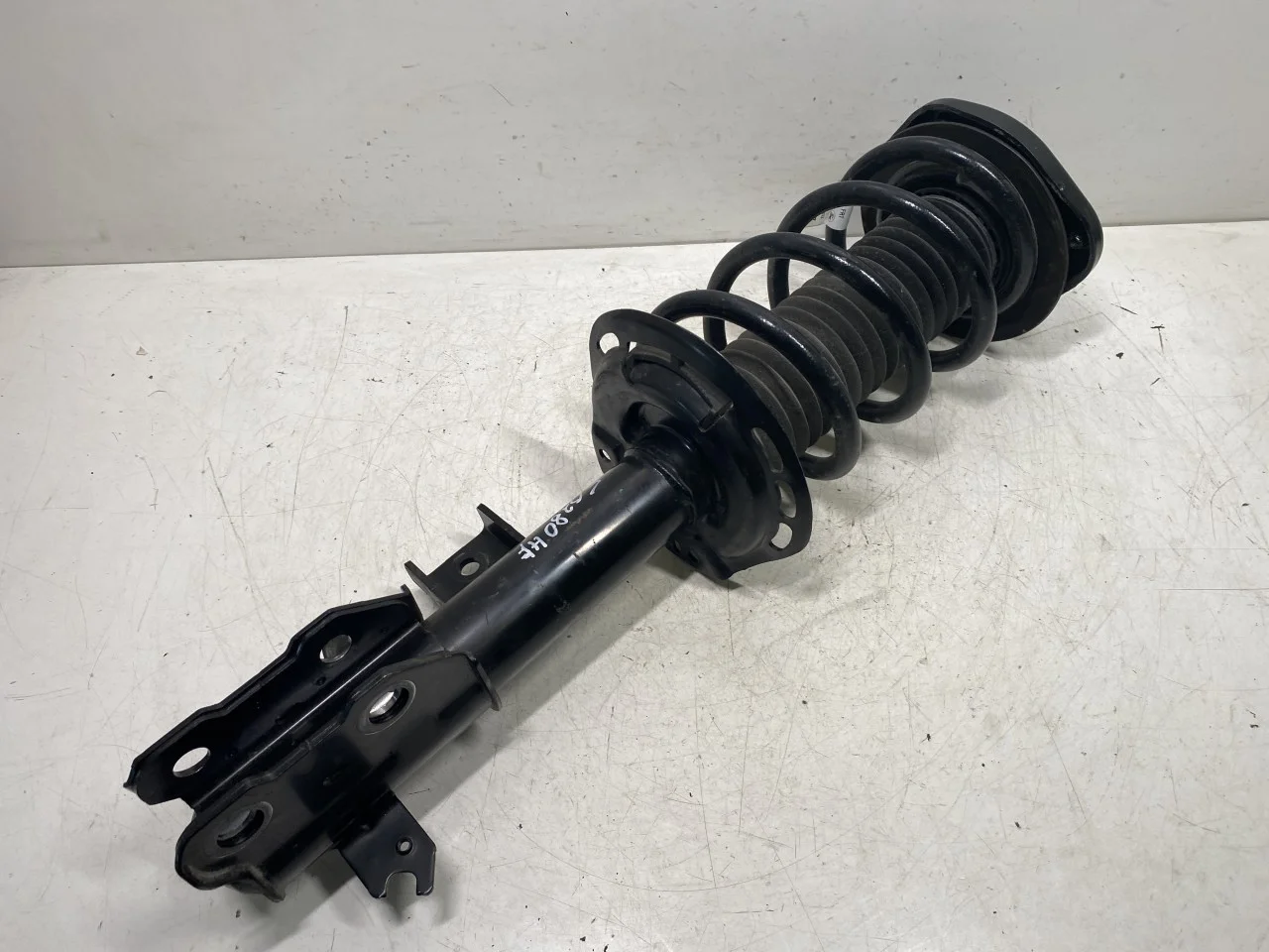 Ford MUSTANG MACH-E 2021- Strut assembly, front right view 3