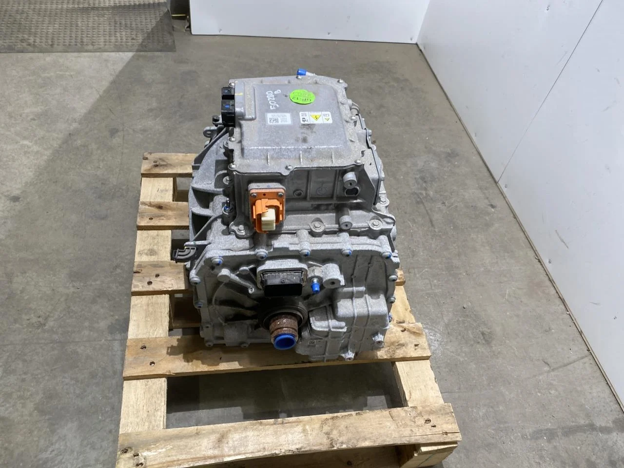 Ford MUSTANG MACH-E 2021- Elektromos motor, hátsó nézet 4