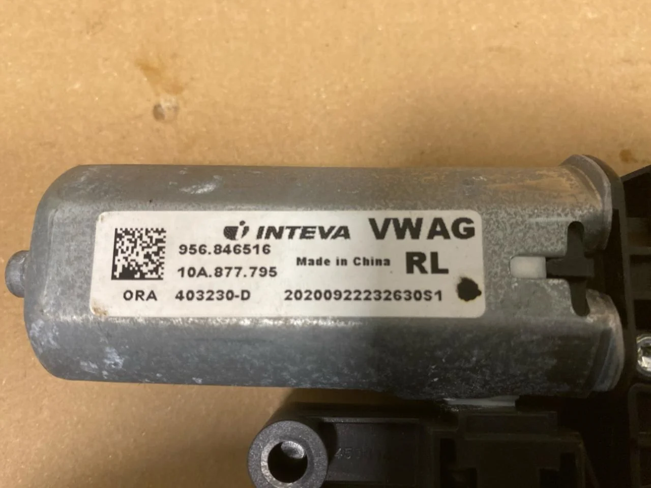 Volkswagen ID.3 2021- Sunroof motor view 3