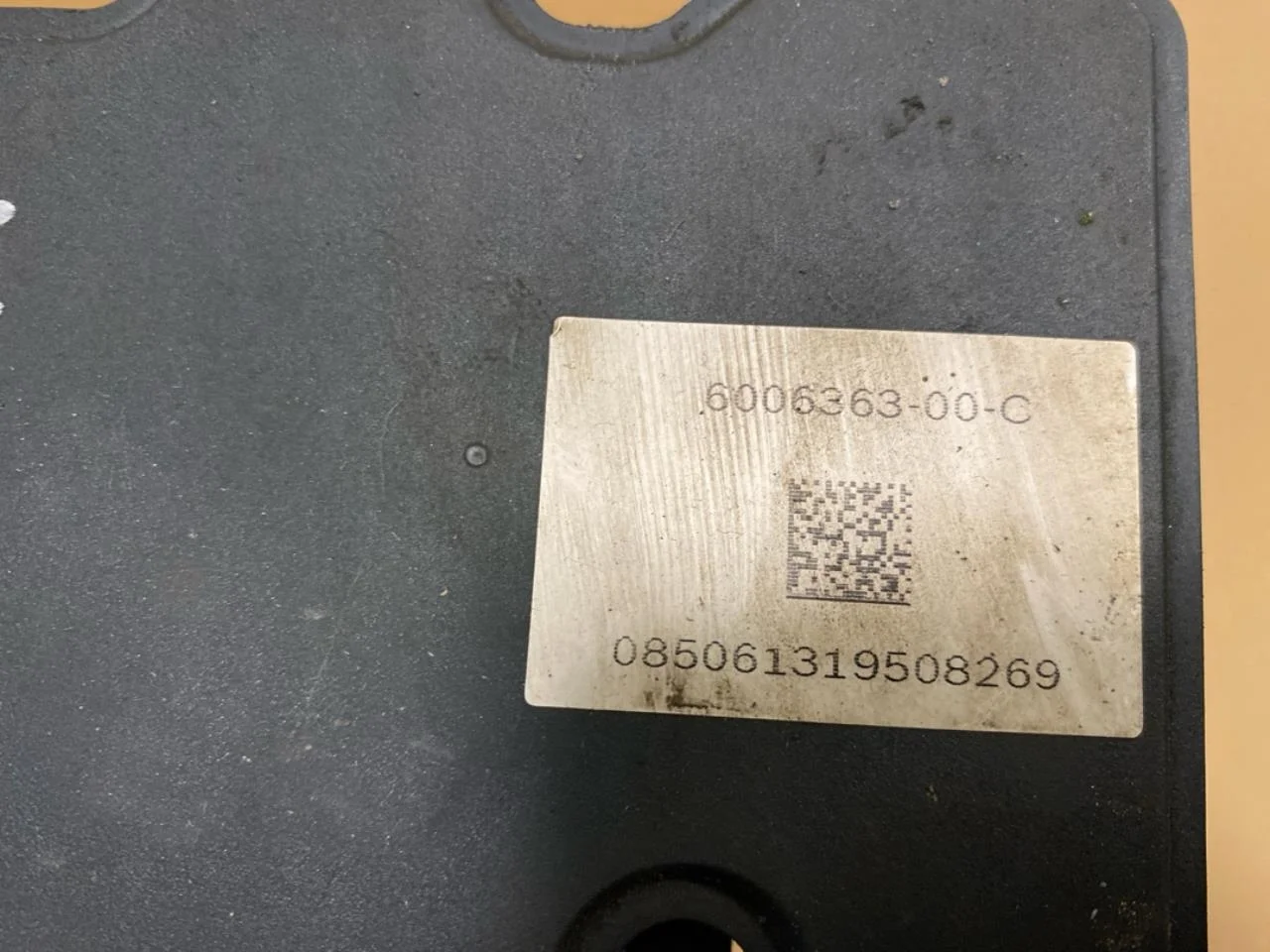Tesla MODEL S 2013- ABS hydraulic unit view 4