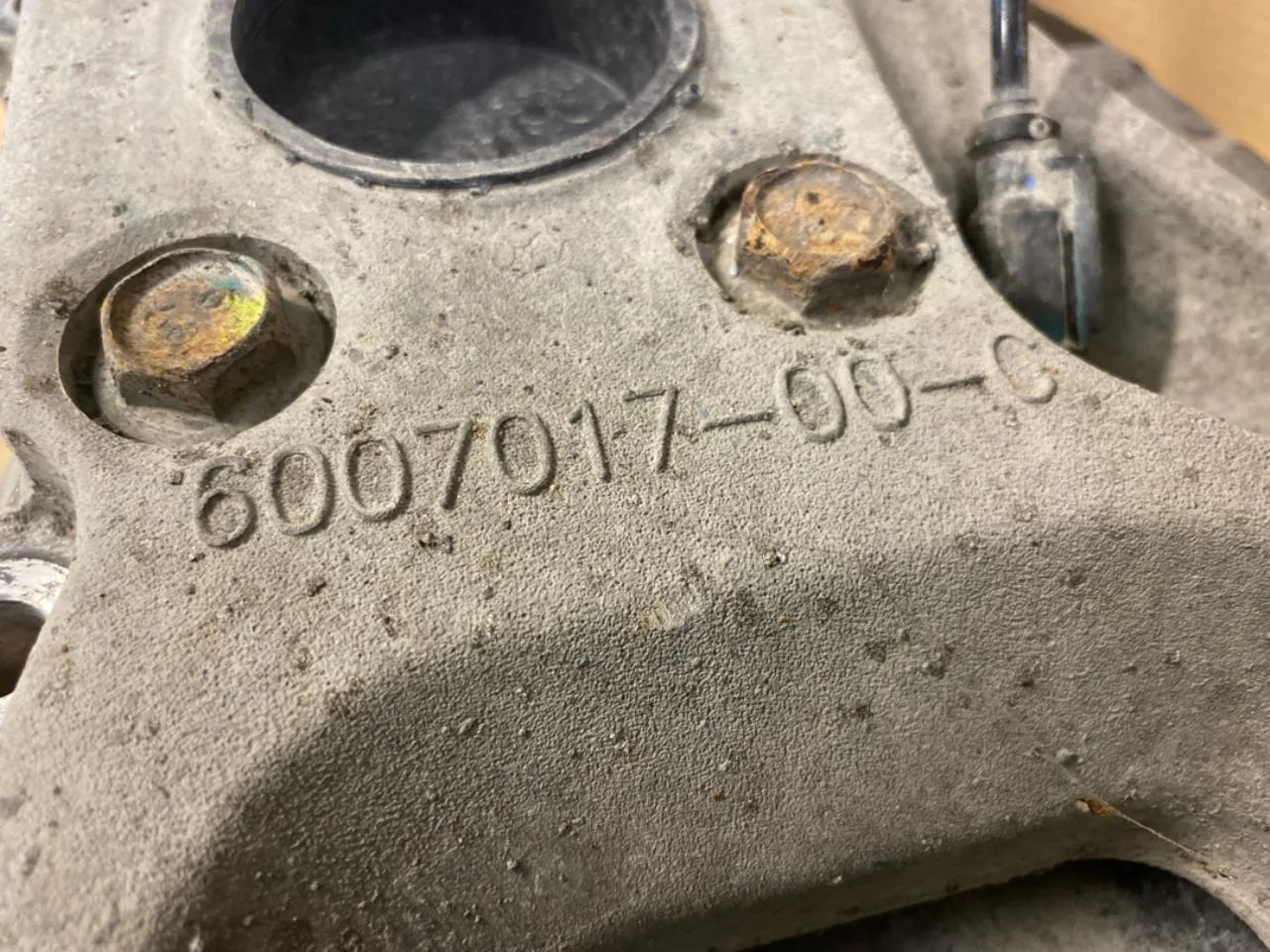 Tesla MODEL S 2013- Stub axle carrier, left front view 3