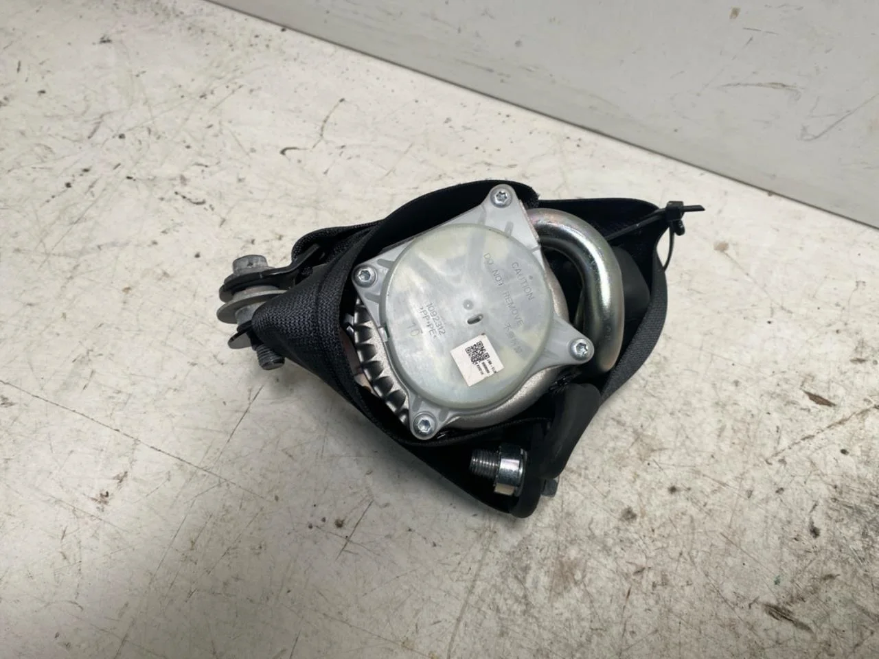 Honda E:NY1 2023- Front right seat belt view 2