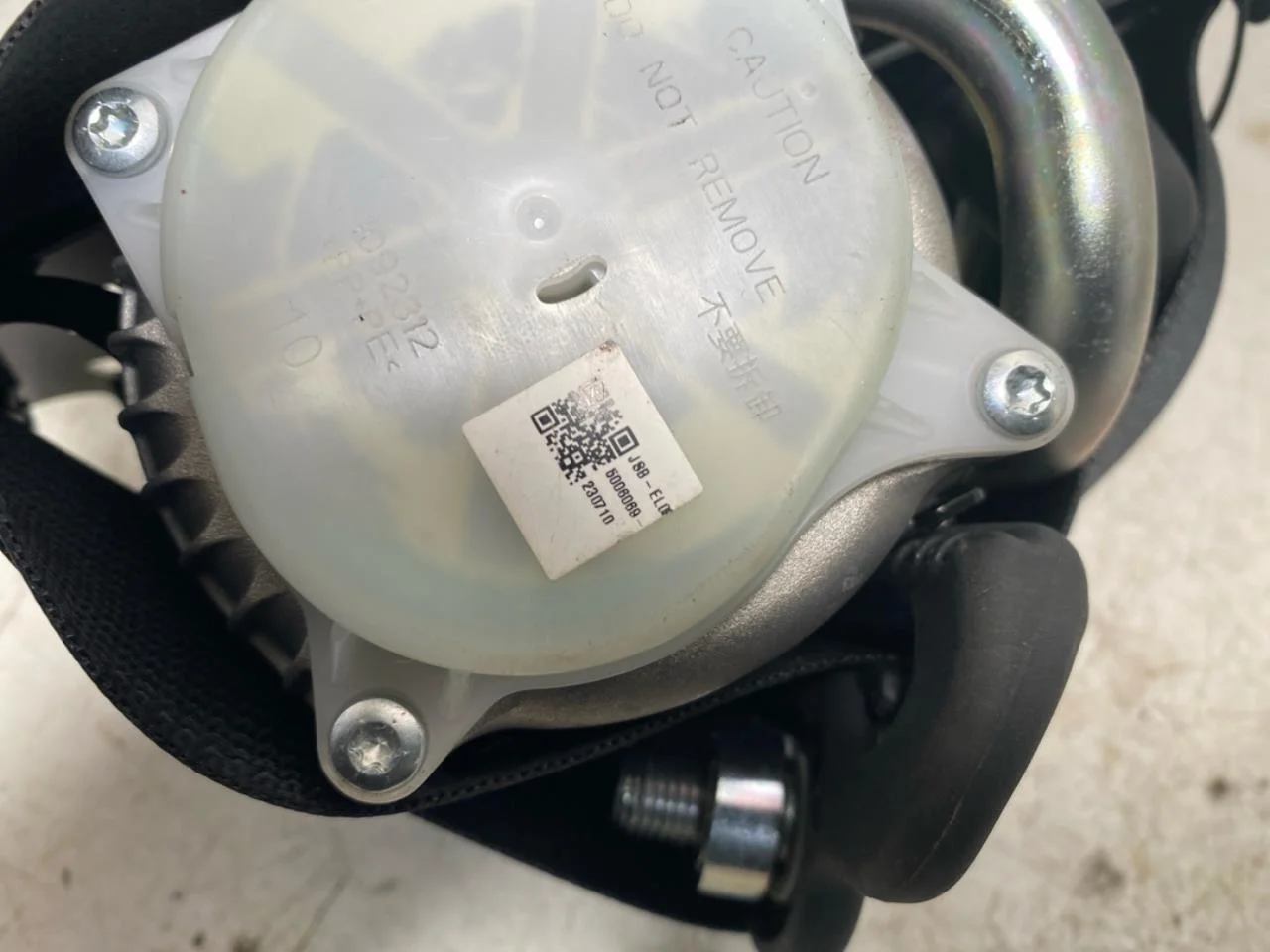 Honda E:NY1 2023- Front right seat belt view 3