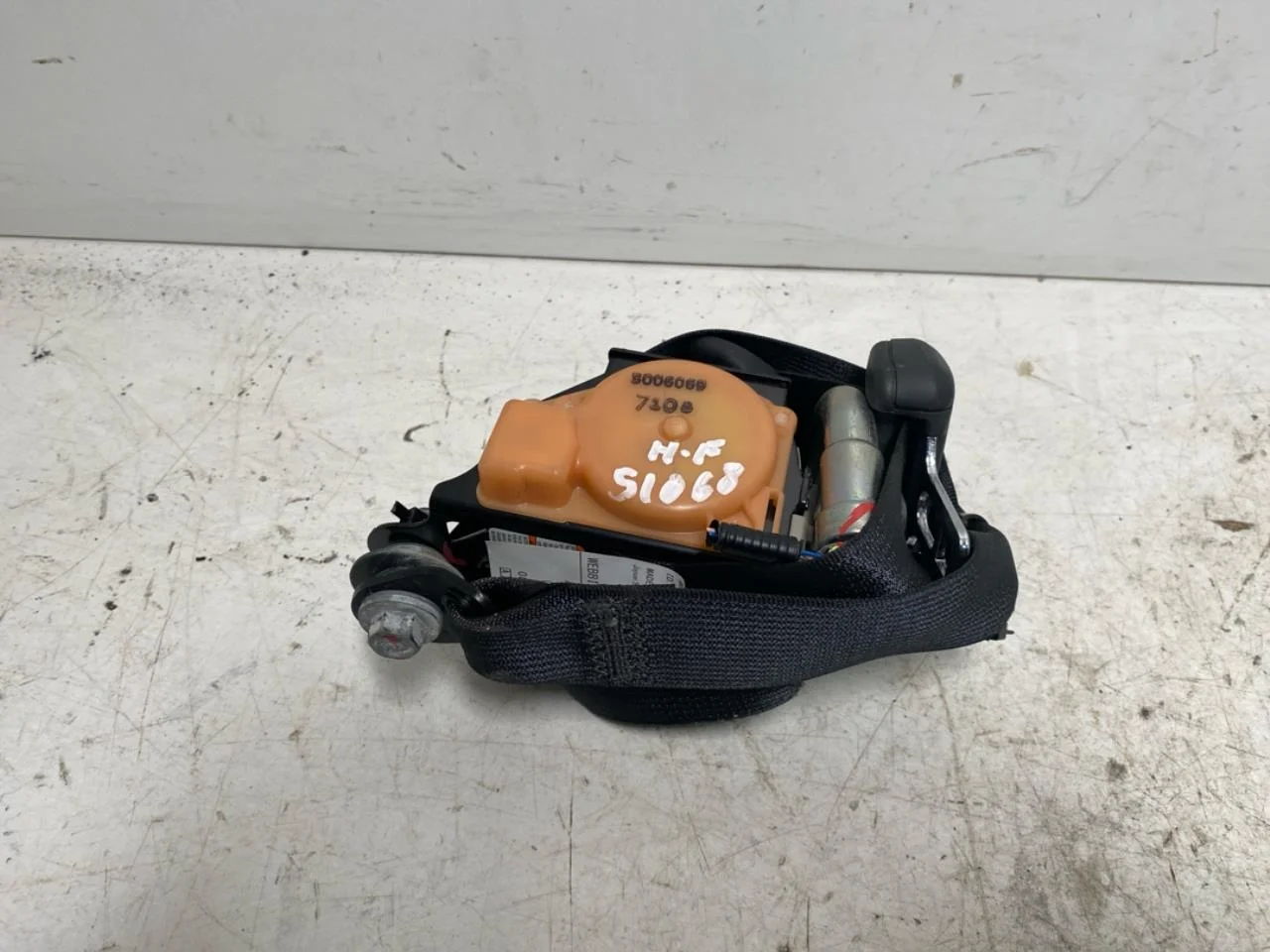Honda E:NY1 2023- Front right seat belt view 4