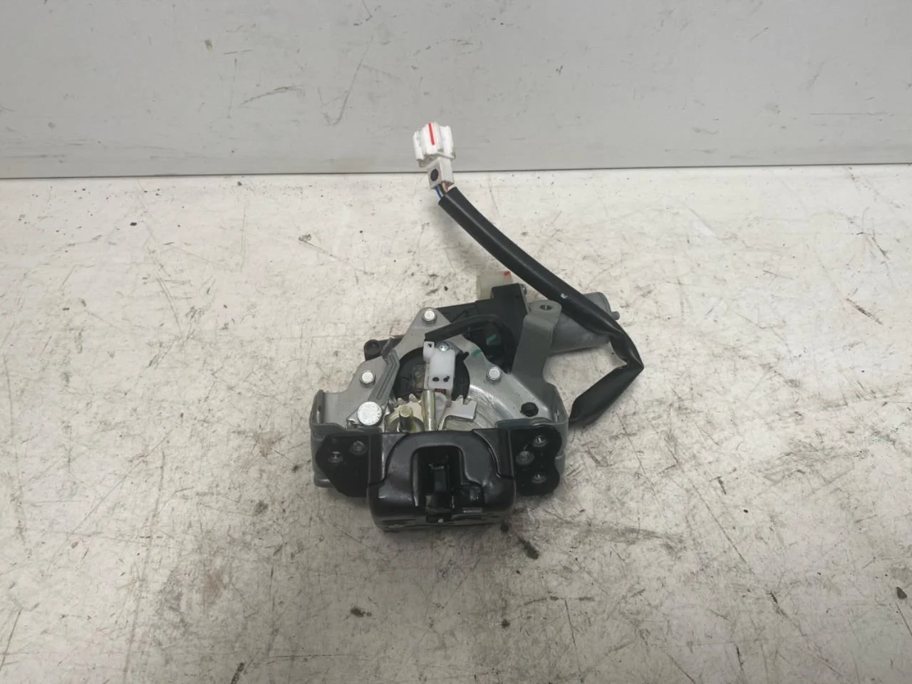 Honda E:NY1 2023- Tailgate lock
