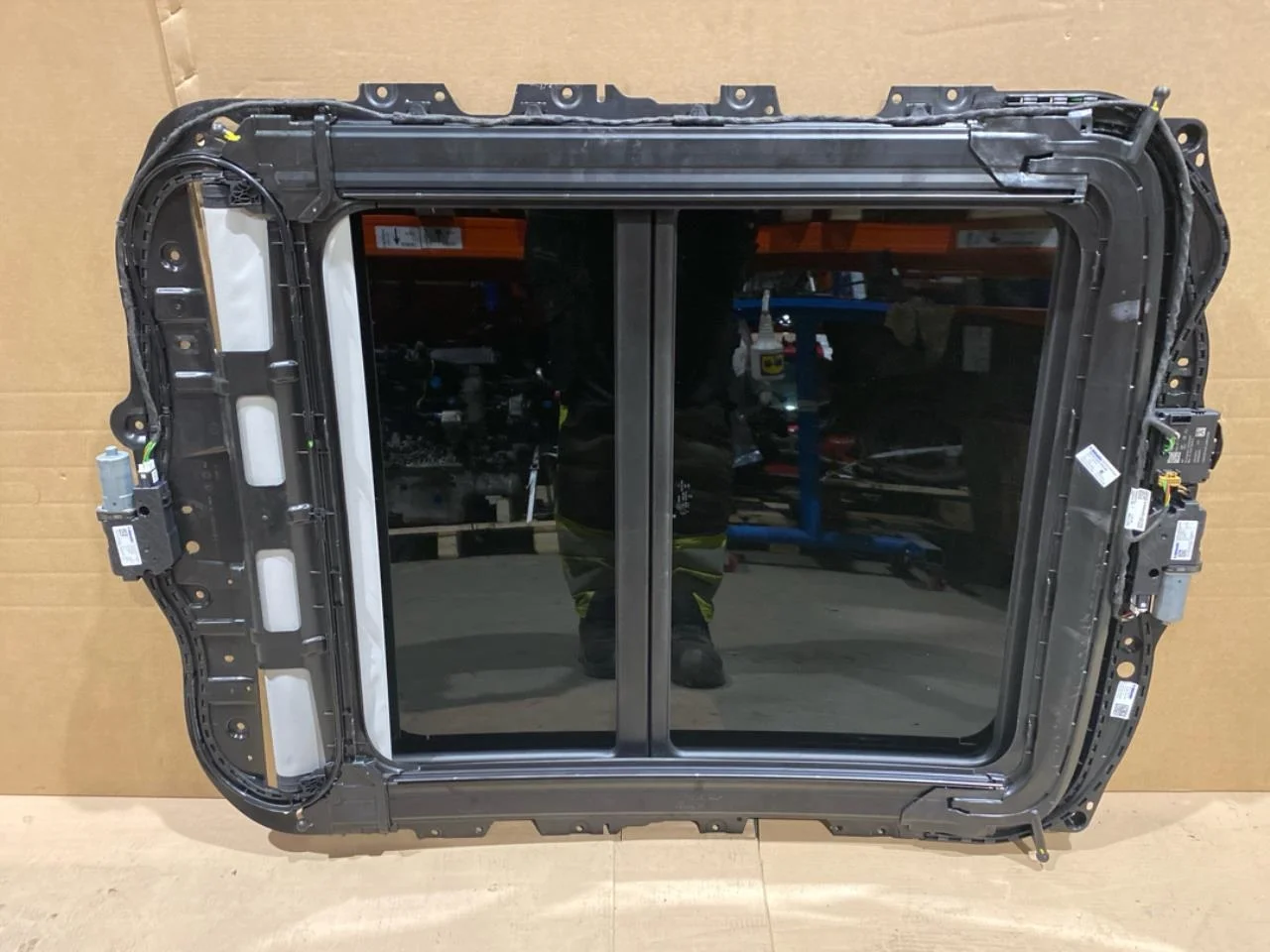 Skoda ENYAQ IV 2021- Sunroof view 2