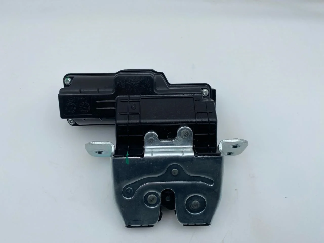 Kia EV6 2022- Tailgate lock view 2