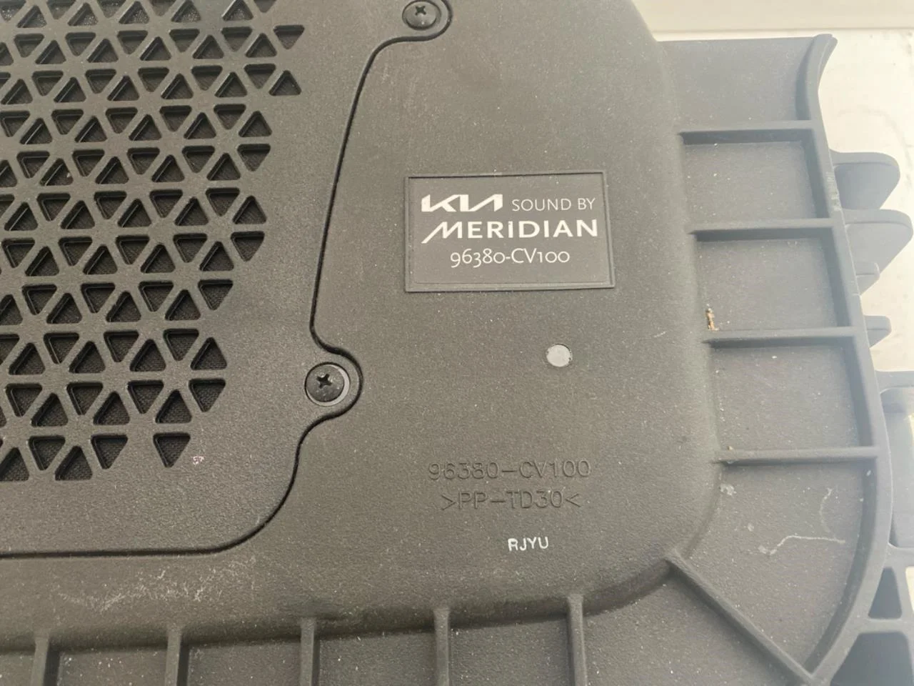 Kia EV6 2022- Speaker view 4