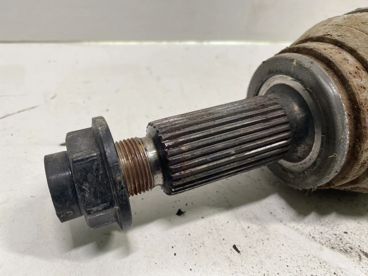 Kia SOUL 2009- Front left driveshaft view 2