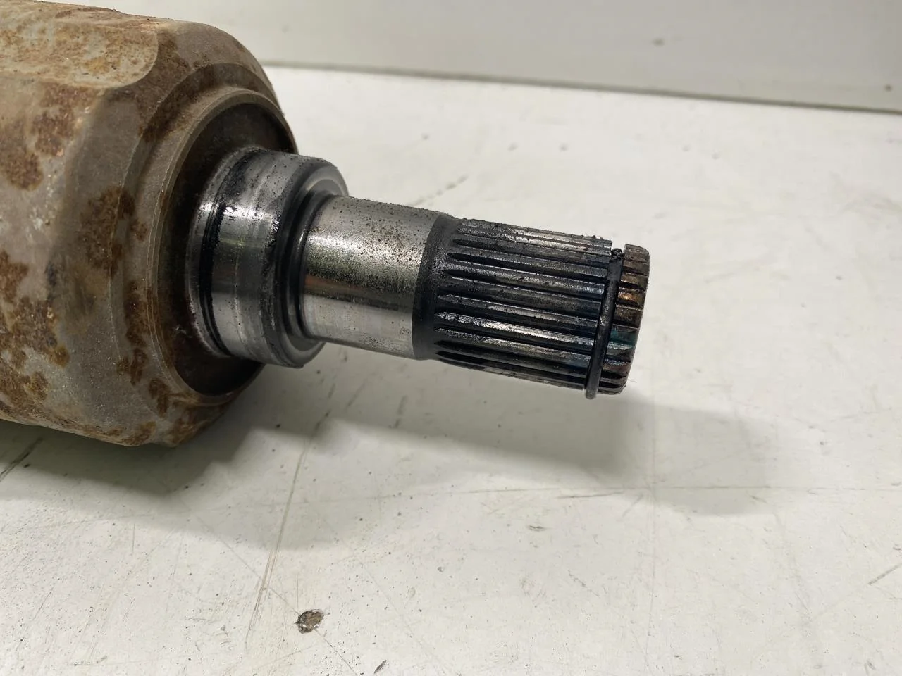Kia SOUL 2009- Front left driveshaft view 3