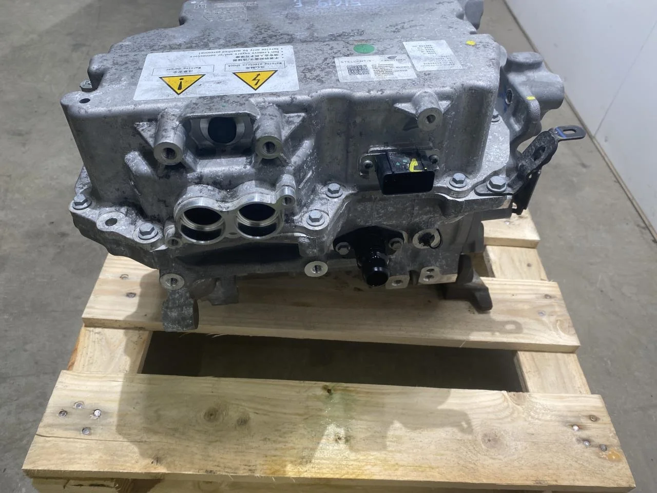 Jeep AVENGER 2023- Front electric motor view 2