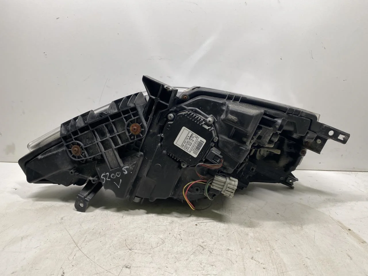 Nissan LEAF 2011-17 Left headlight view 4