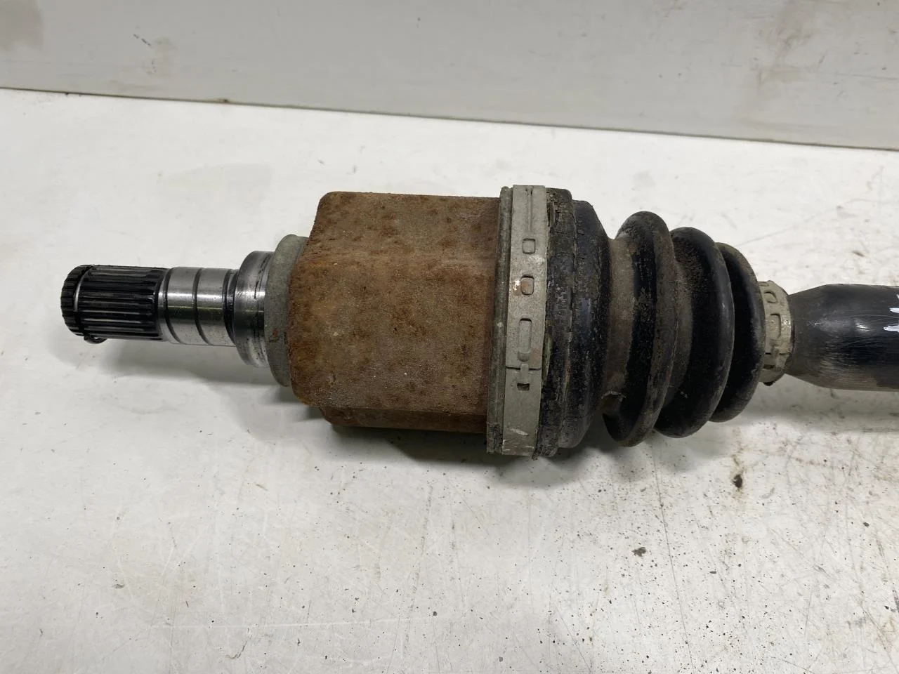 Nissan LEAF 2011-17 Front left driveshaft view 2