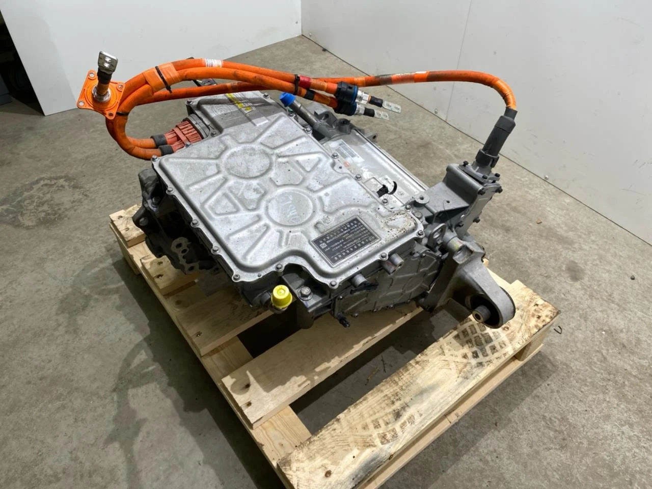 Byd TANG 2021->> Motor electric față vedere 2