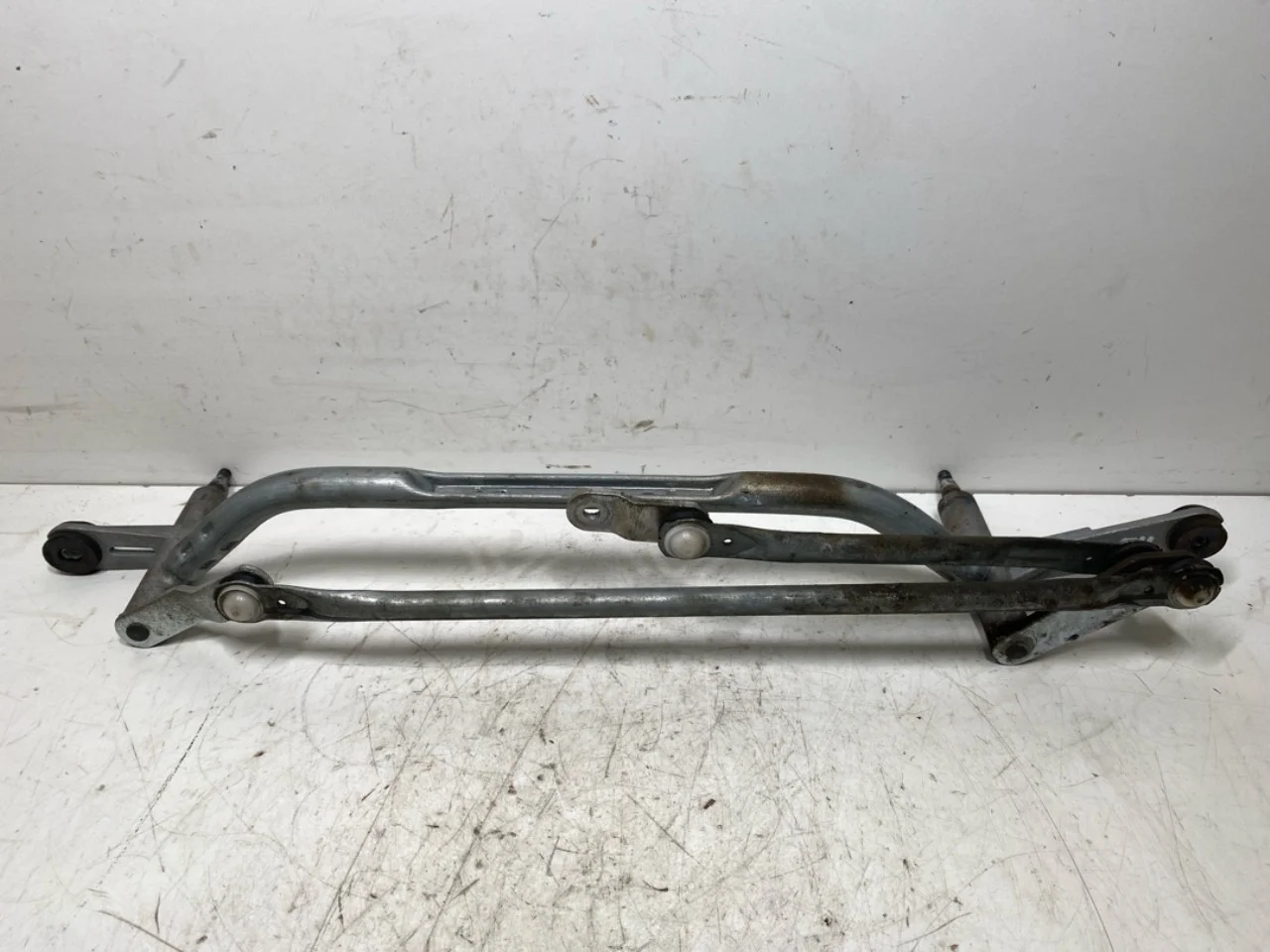 Maxus E-DELIVER3 EV30 2020- Windshield wiper linkage view 2