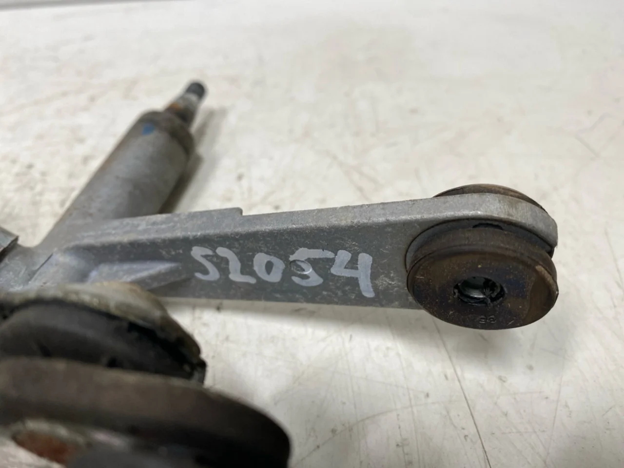 Maxus E-DELIVER3 EV30 2020- Windshield wiper linkage view 3