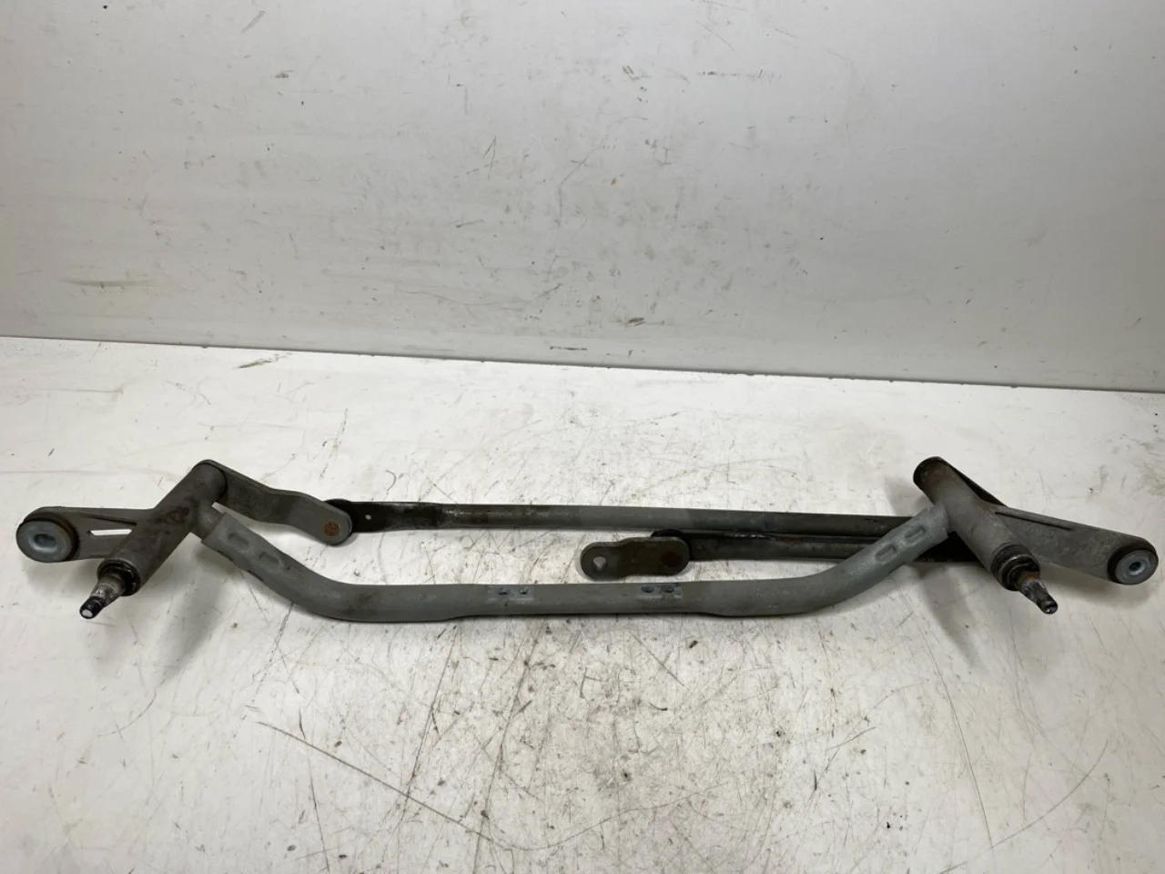 Maxus E-DELIVER3 EV30 2020- Windshield wiper linkage view 4