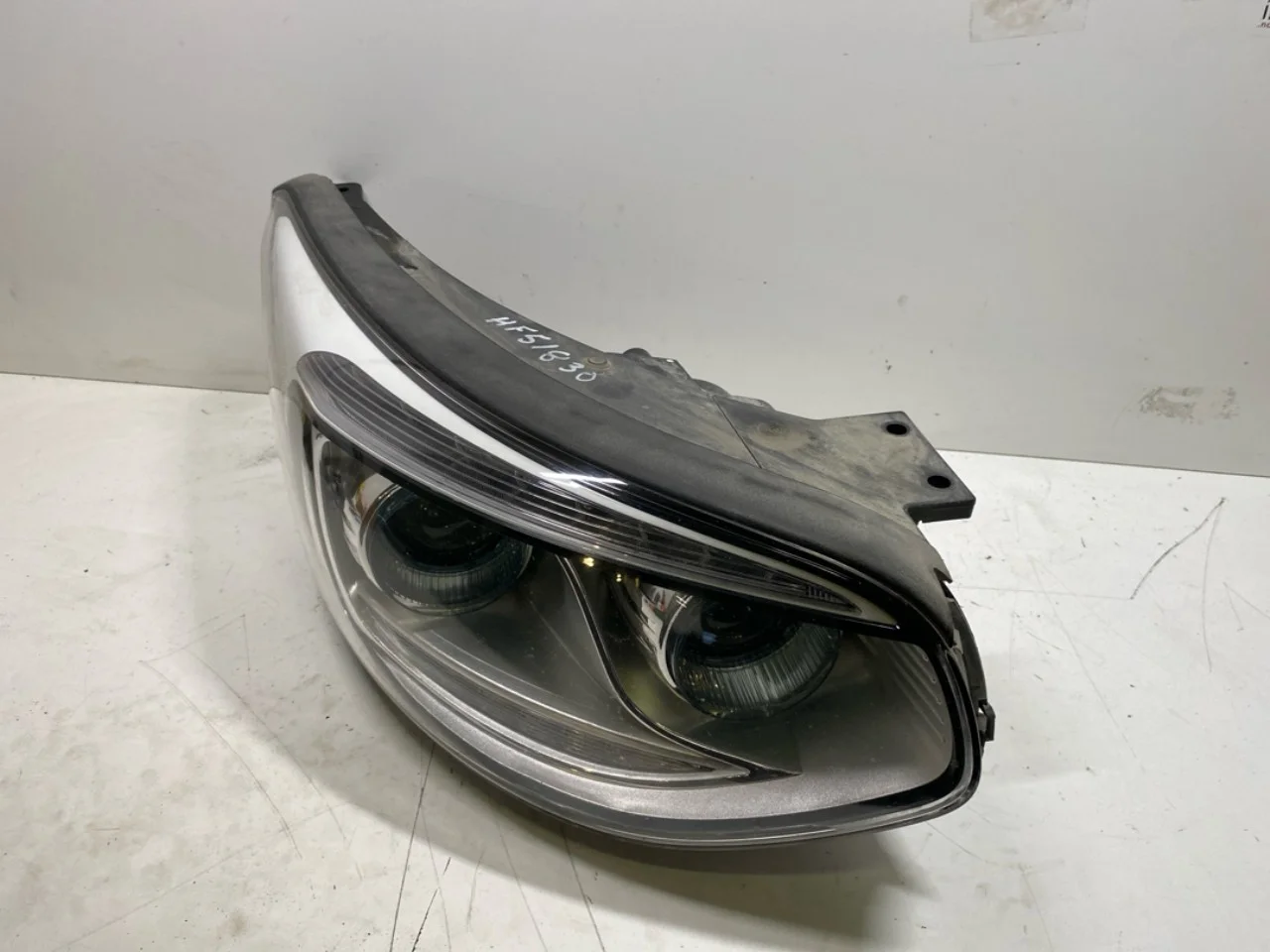 Kia SOUL 2009- Right headlight view 2