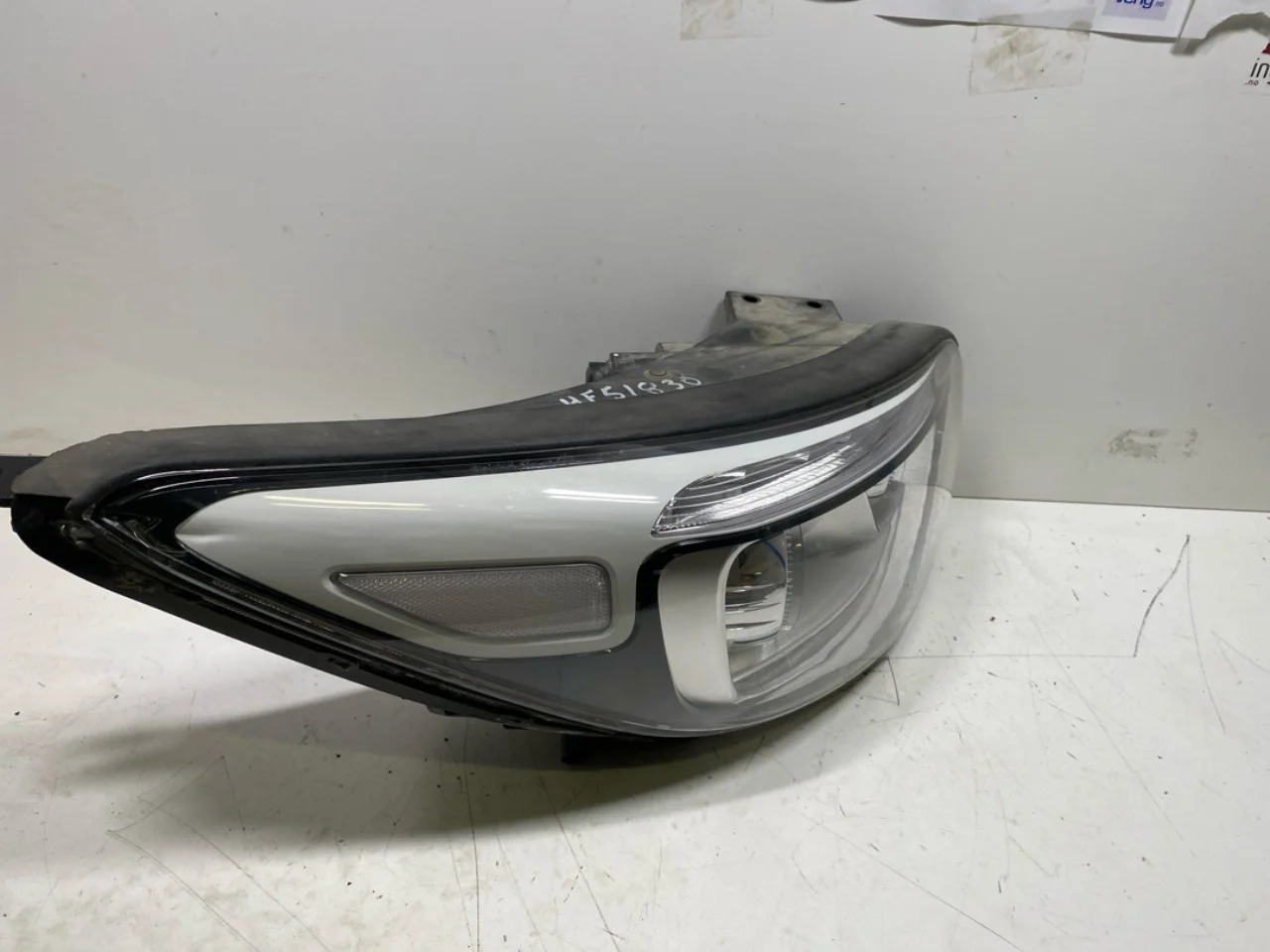 Kia SOUL 2009- Right headlight view 3