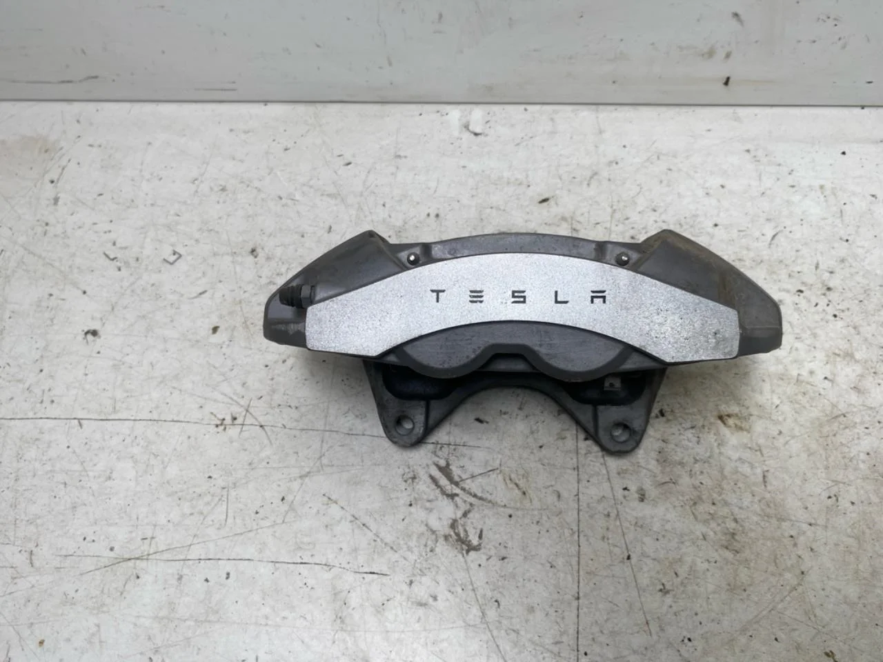 Tesla MODEL 3 2024- Etrier frână față stânga vedere 4
