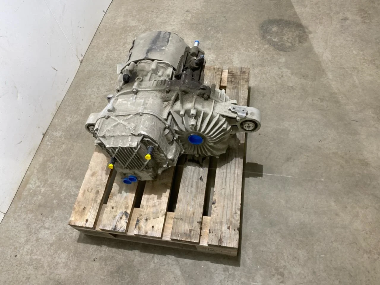 Tesla MODEL S 2013- Elektromos motor, hátsó nézet 2