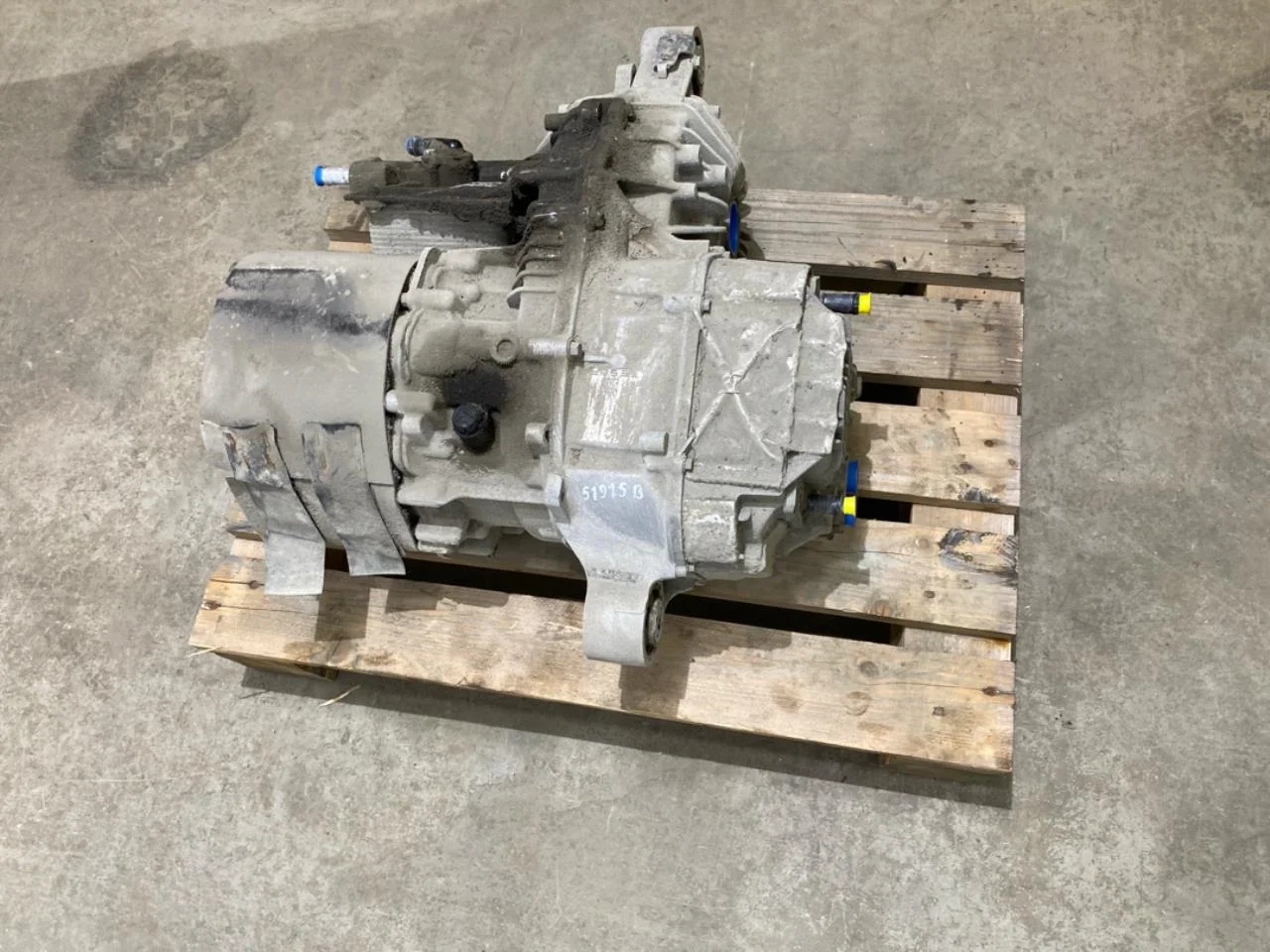 Tesla MODEL S 2013- Elektromos motor, hátsó nézet 3