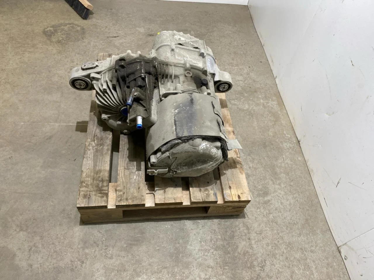 Tesla MODEL S 2013- Elektromos motor, hátsó nézet 4