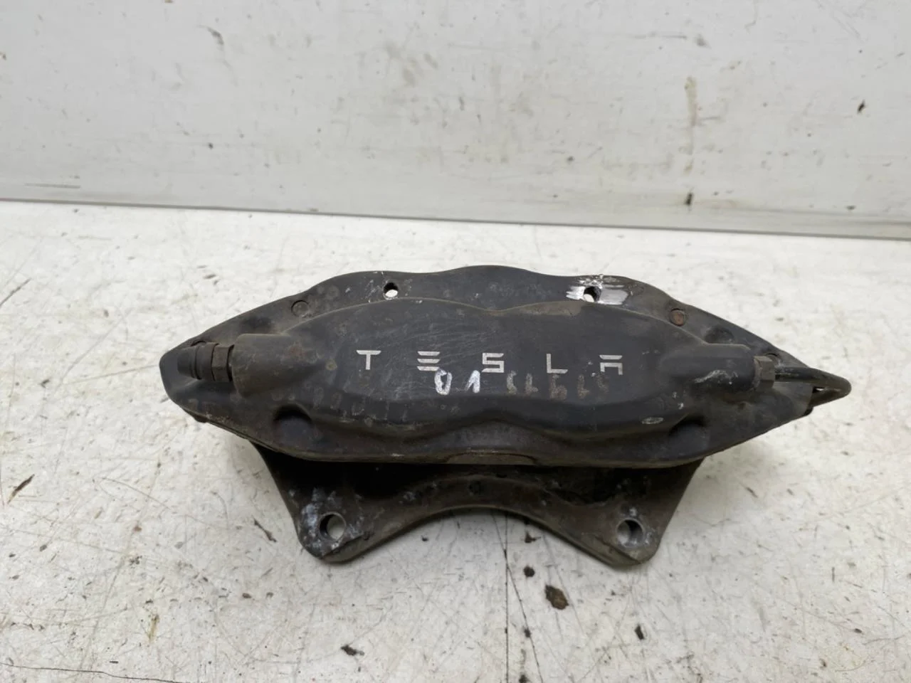 Tesla MODEL S 2013- Etrier frână spate stânga vedere 2