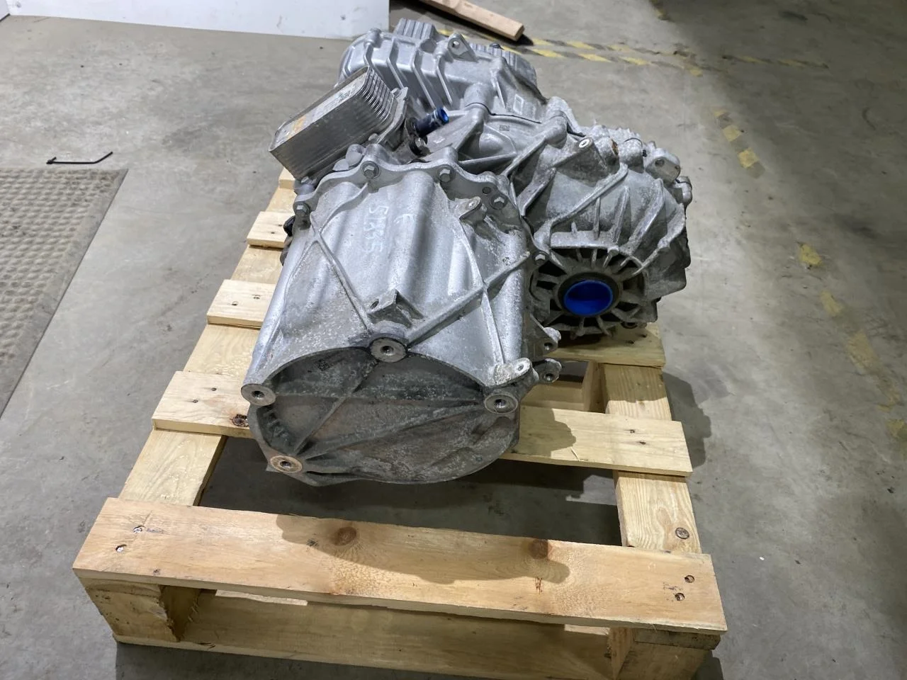 Tesla MODEL S 2013- Front electric motor view 2