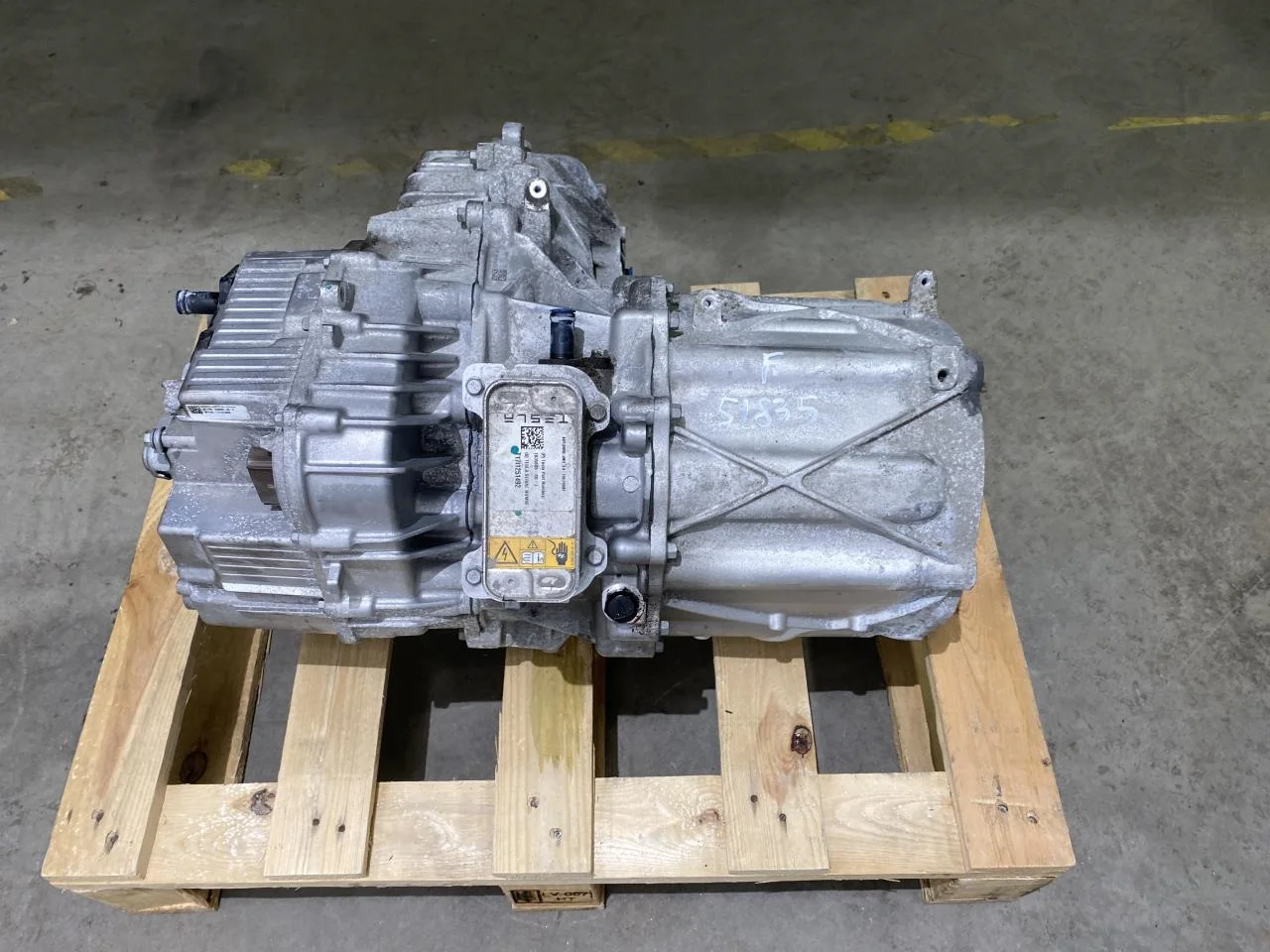 Tesla MODEL S 2013- Front electric motor view 3
