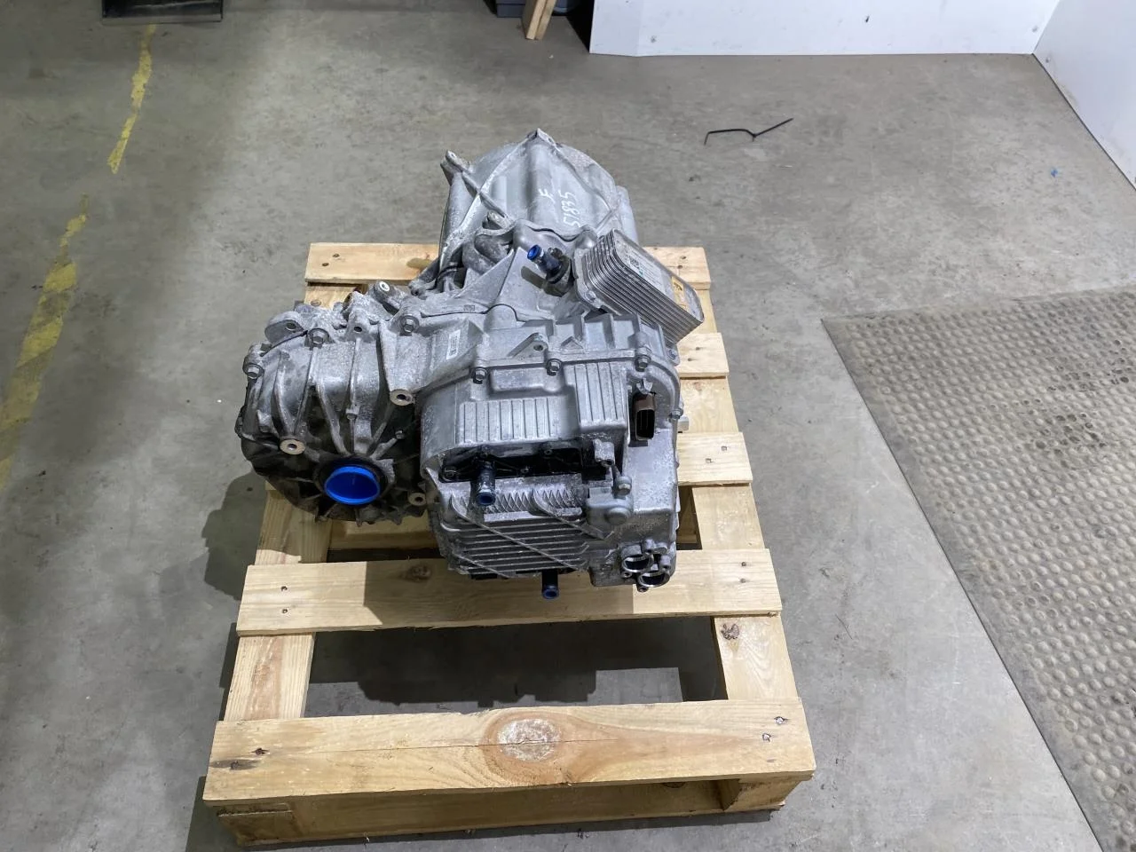 Tesla MODEL S 2013- Front electric motor view 4