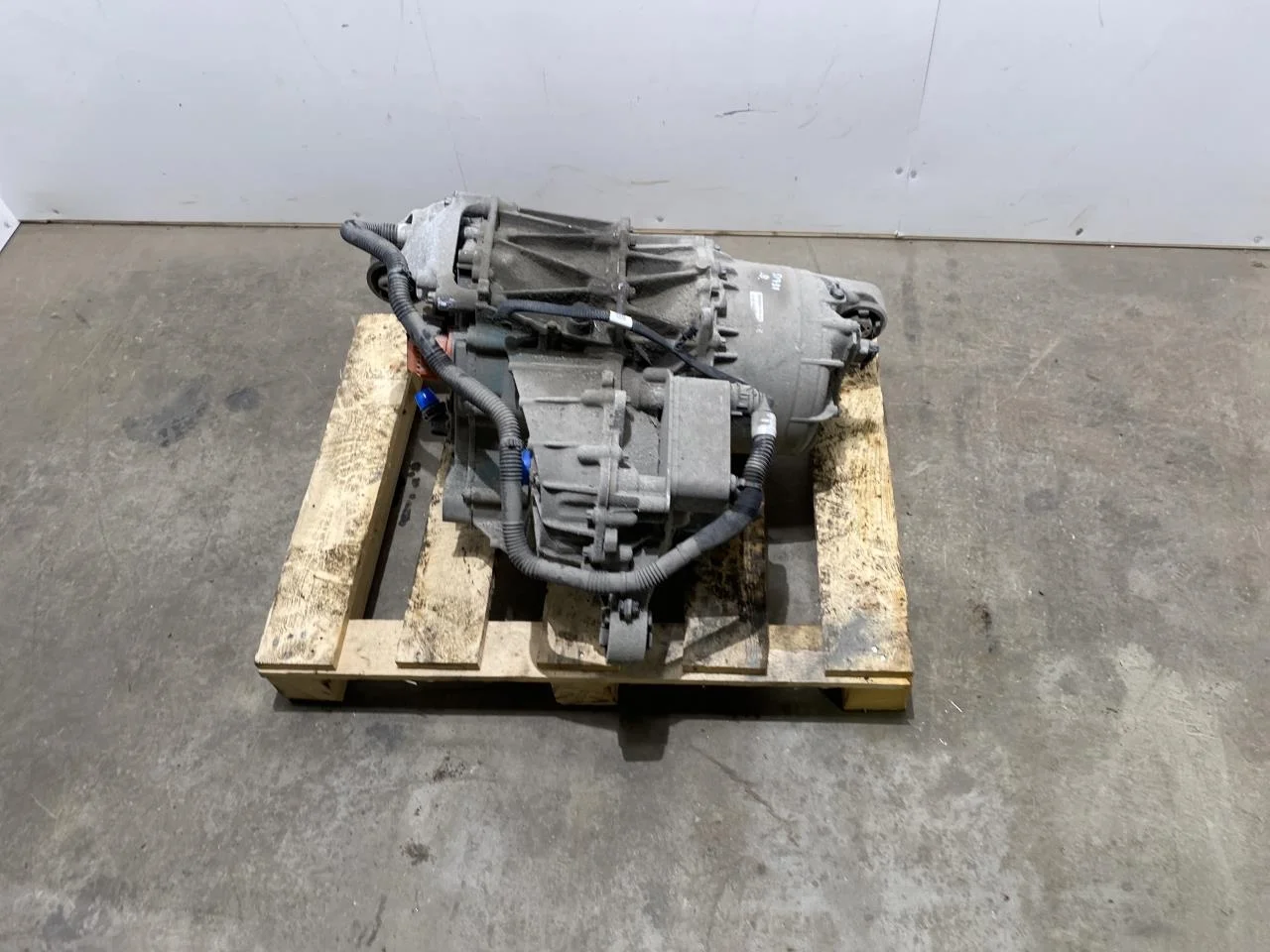 Tesla MODEL 3 2017--> Elektromos motor, hátsó