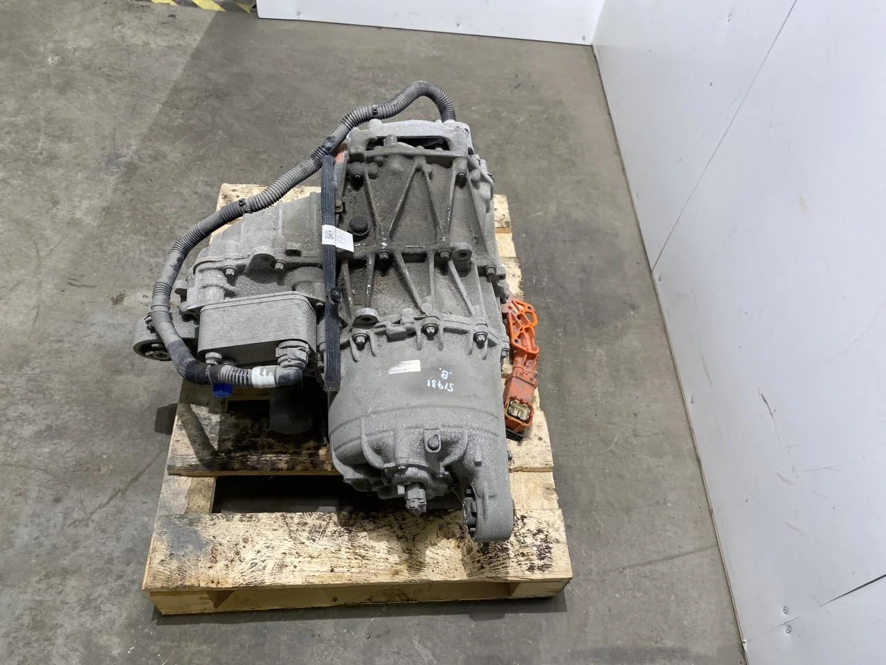 Tesla MODEL 3 2017--> Elektromos motor, hátsó nézet 4
