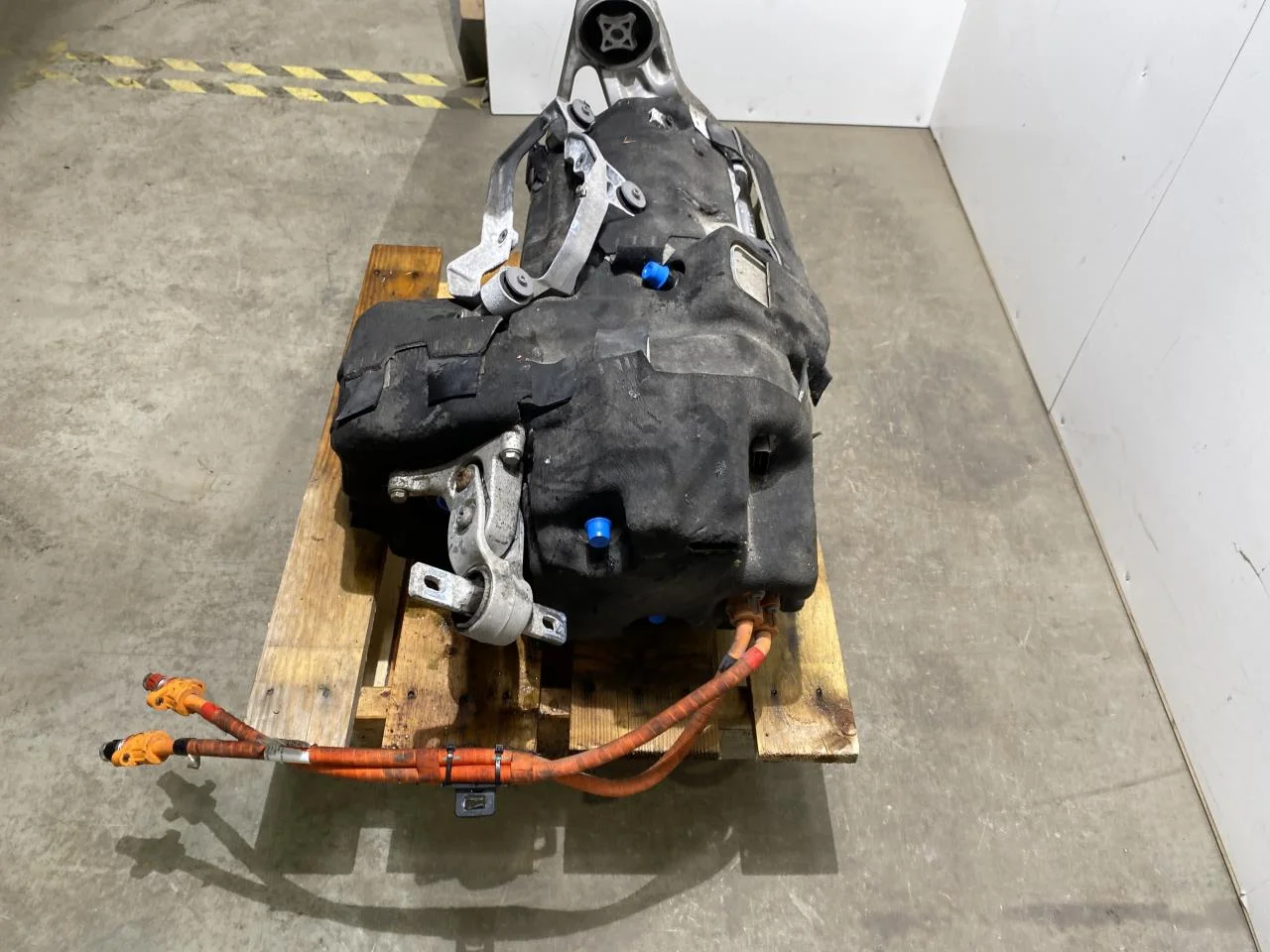 Tesla MODEL X 2016- Front electric motor view 4