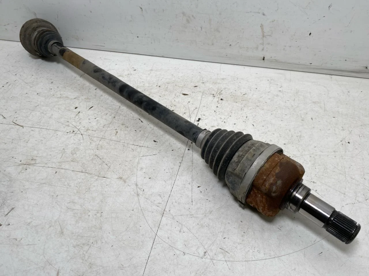 Volkswagen ID.3 2021- Rear right driveshaft view 2