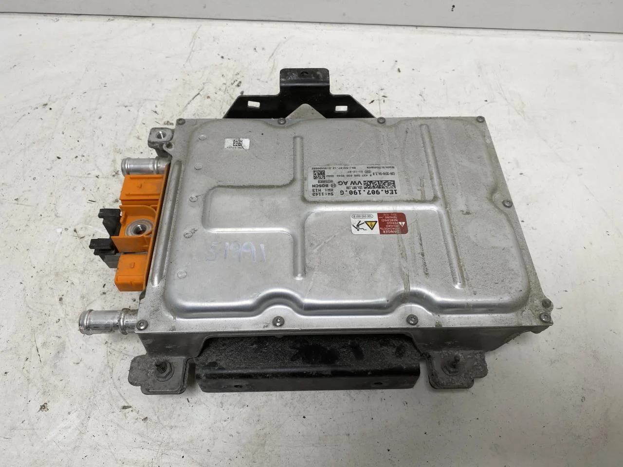 Volkswagen ID.4 2021- Feszültségátalakító, akkumulátor