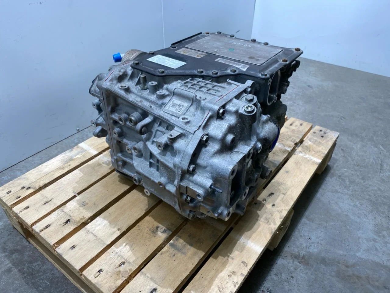 Subaru SOLTERRA 2022- Rear electric motor view 2