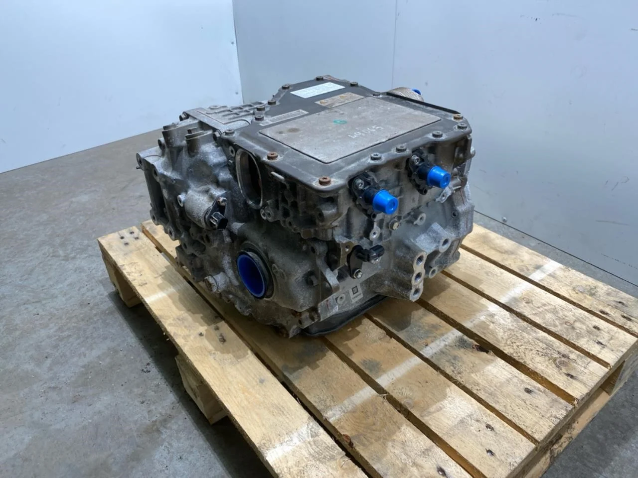 Subaru SOLTERRA 2022- Rear electric motor view 3