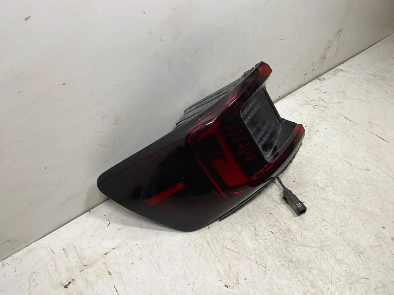Polestar 2 2020- Left tail light view 2