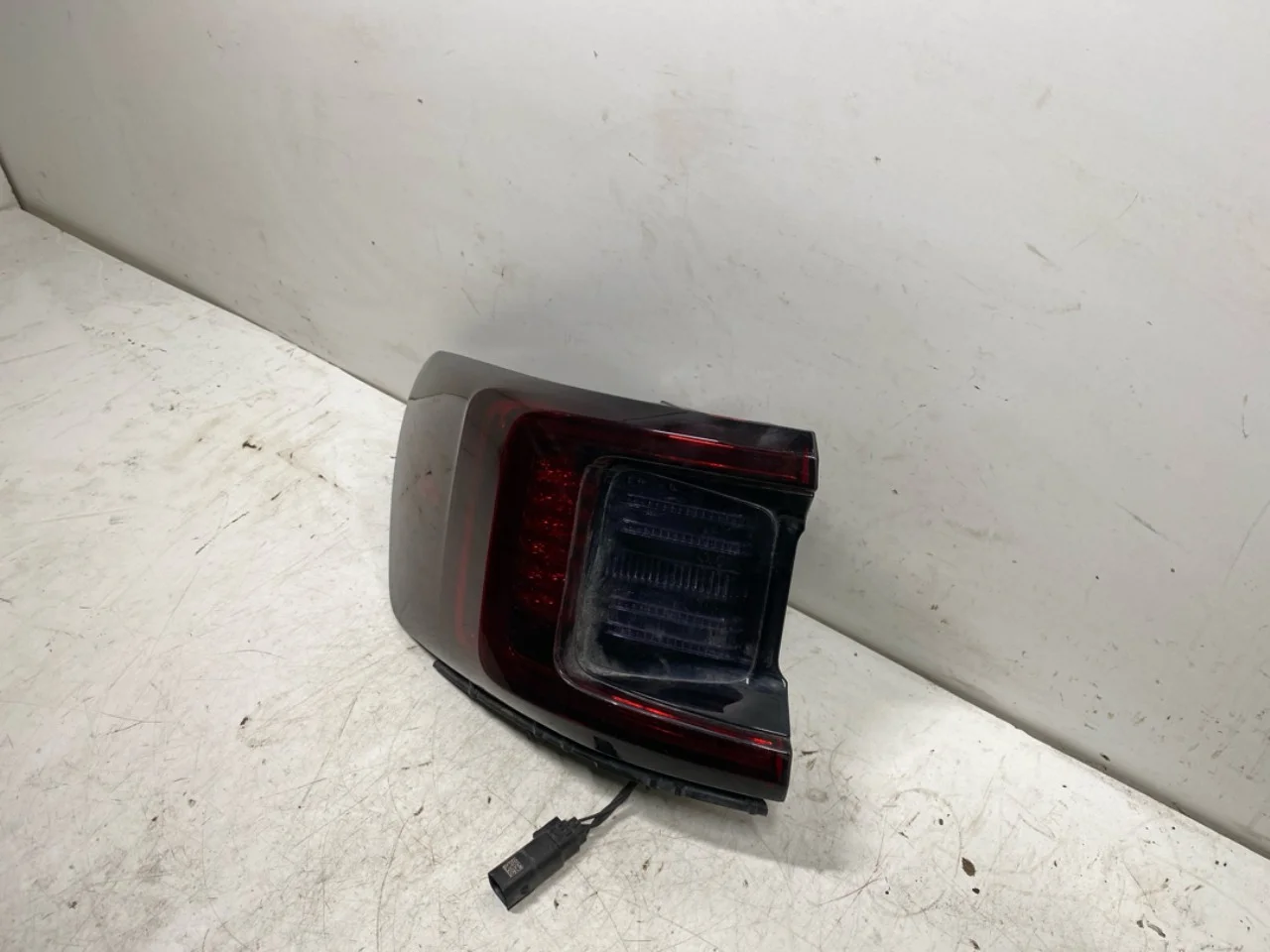 Polestar 2 2020- Left tail light view 3