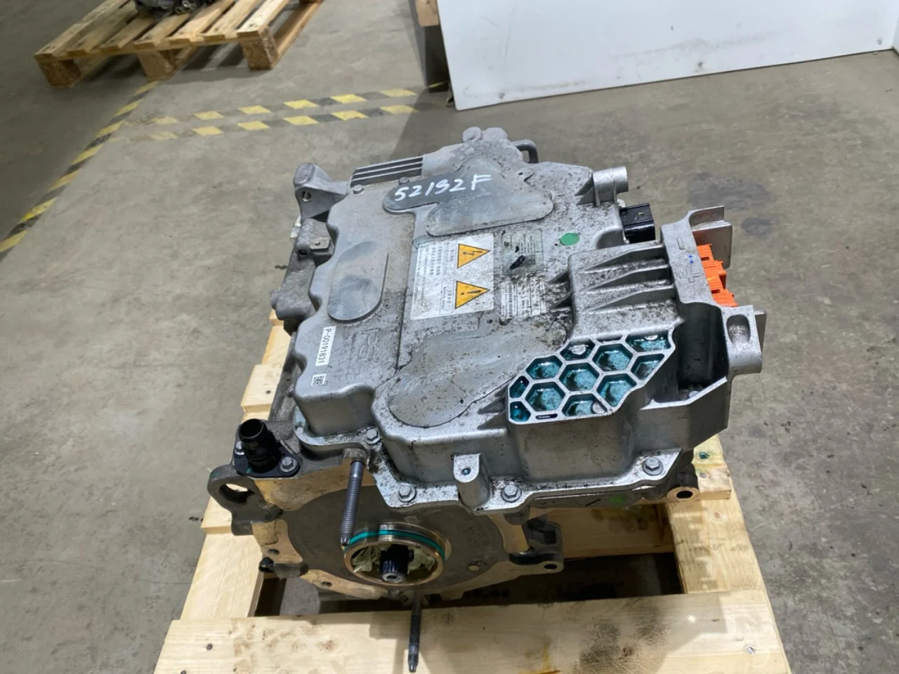 Peugeot 3008/E-3008 2024- Elektromos motor, első nézet 4