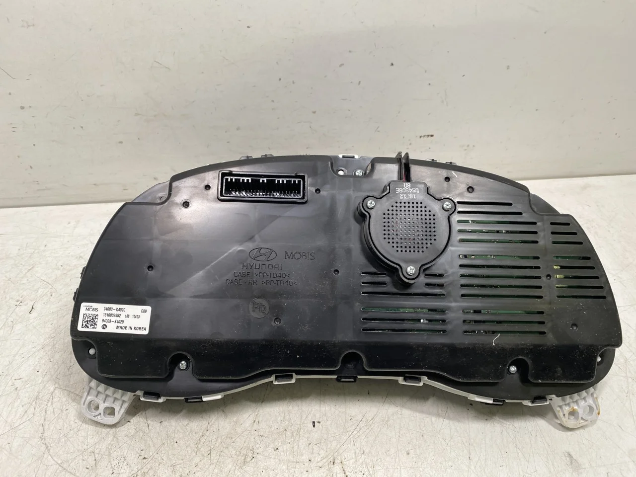 Hyundai KONA / ELECTRIC 2018-23 Instrument cluster assembly view 3