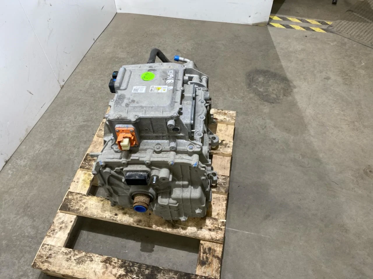Ford E-TRANSIT 2022- Elektromos motor, hátsó nézet 4