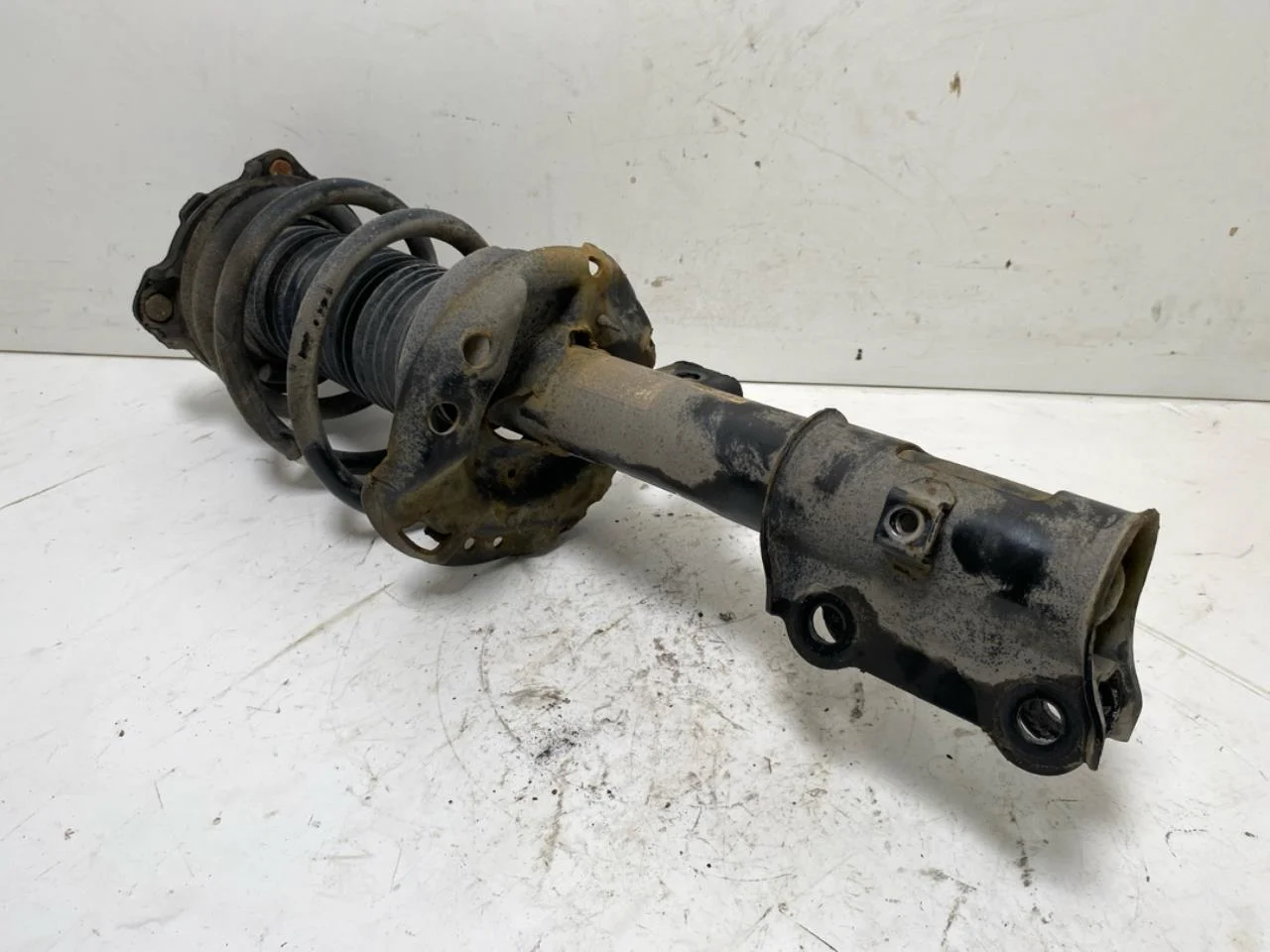 Kia NIRO SG2 2023- Strut assembly, front right view 2