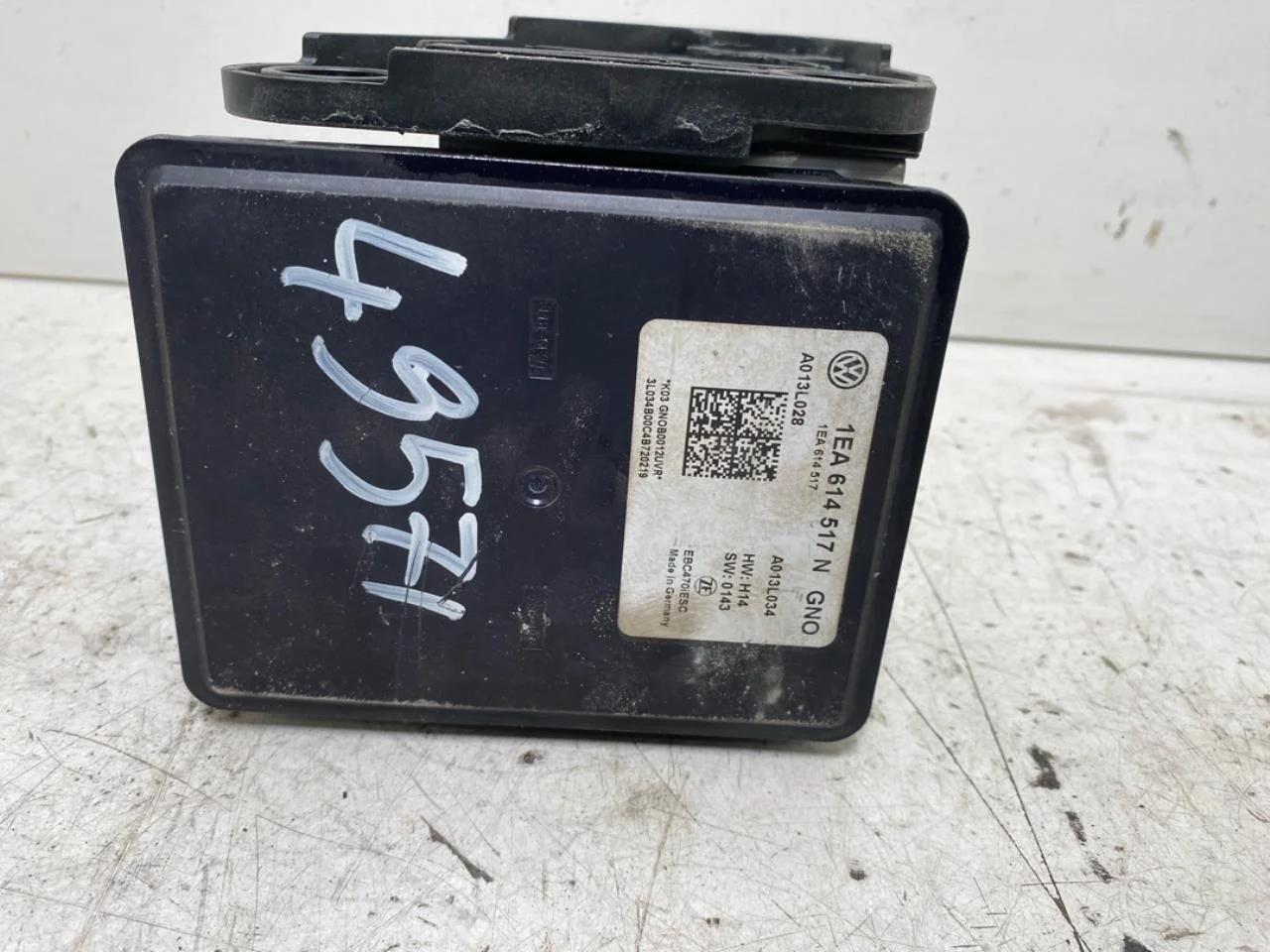 Volkswagen ID.3 2021- ABS hydraulic unit view 3
