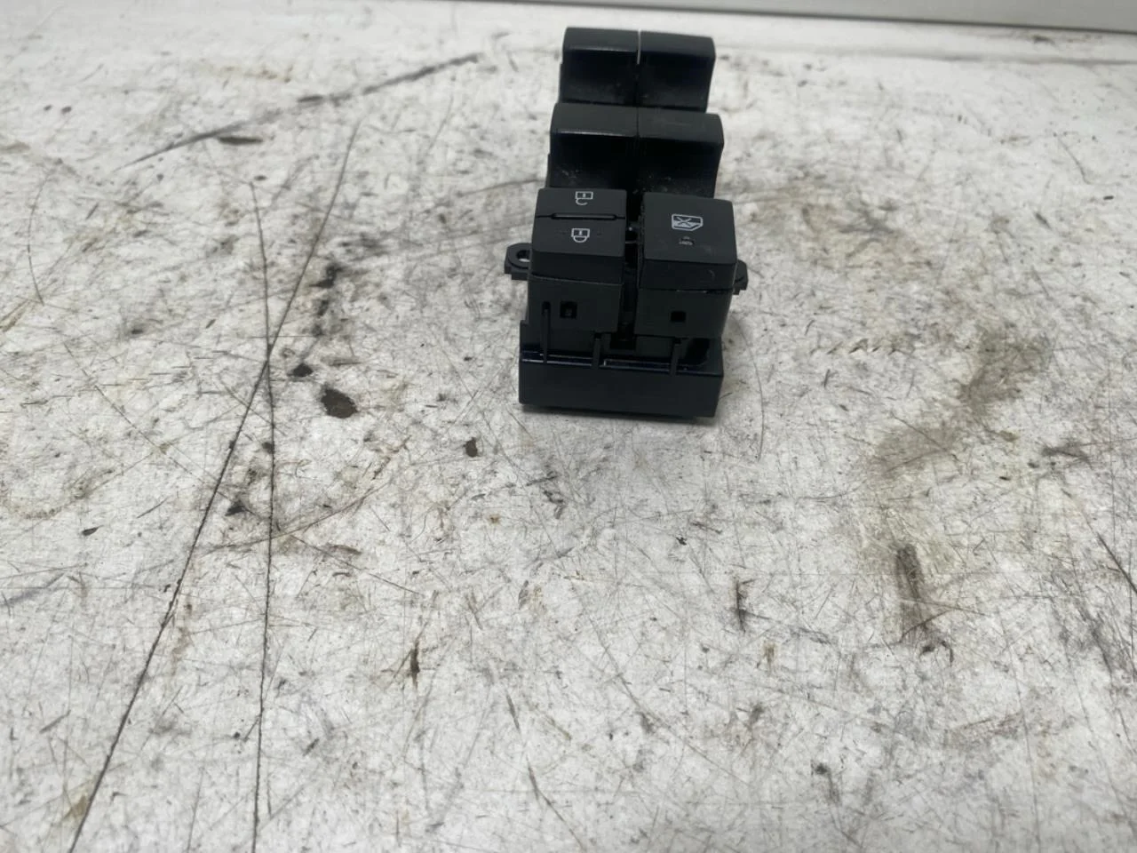 Subaru SOLTERRA 2022- Window regulator switch view 4