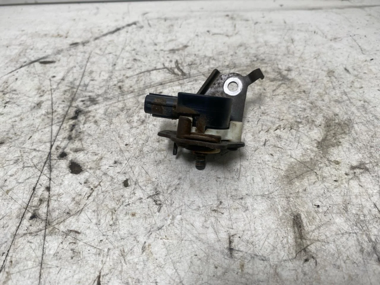 Subaru SOLTERRA 2022- Level control / air suspension sensor view 3
