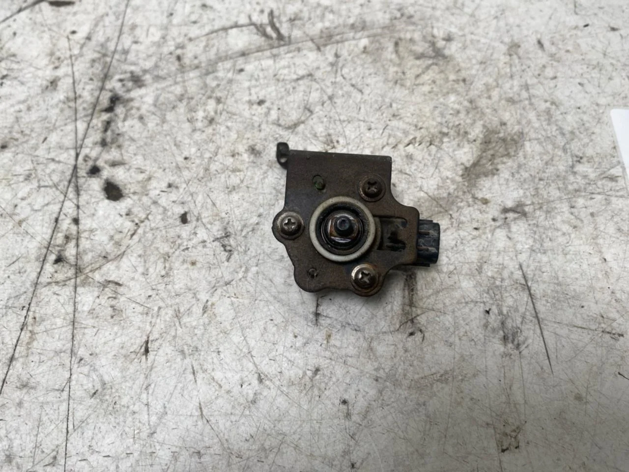 Subaru SOLTERRA 2022- Level control / air suspension sensor view 4